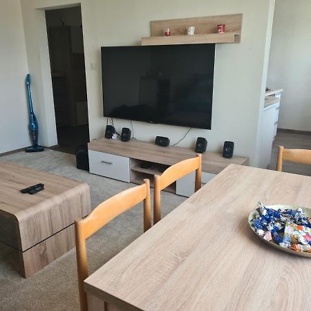 Apartman Valentin Lägenhet Komárno Exteriör bild