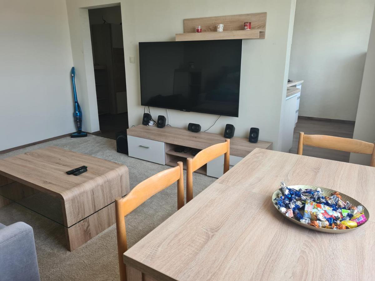 Apartman Valentin Lägenhet Komárno Exteriör bild